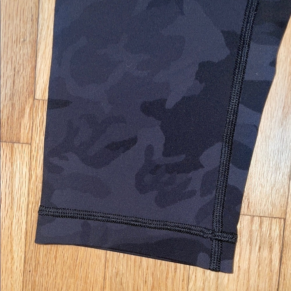 Lululemon Black Camo High-Rise Cropped Leggings - Picture 5 of 5